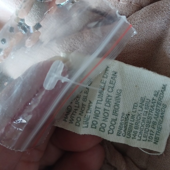 NWOT Anthropologie Forever That Girl Sequined V-Neck Blouse Neutral Pink - Picture 8 of 10